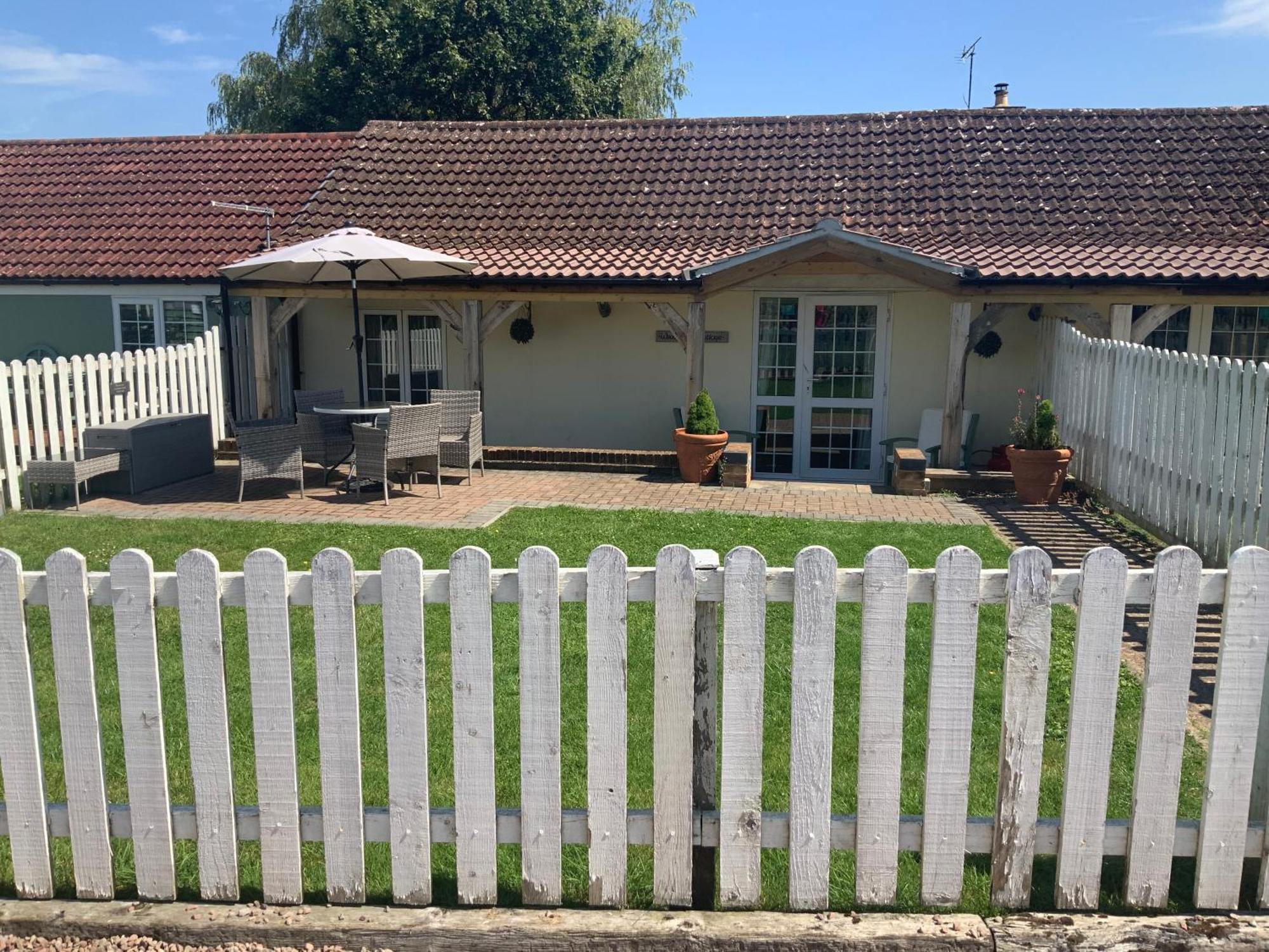 Woodpecker Cottage At Frog Trotters Cottages Hartpury Εξωτερικό φωτογραφία