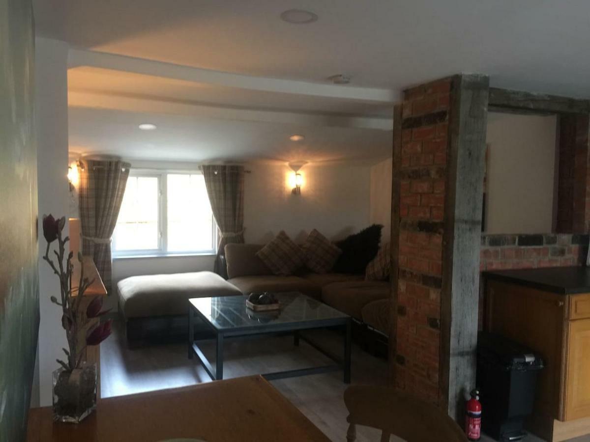 Woodpecker Cottage At Frog Trotters Cottages Hartpury Εξωτερικό φωτογραφία